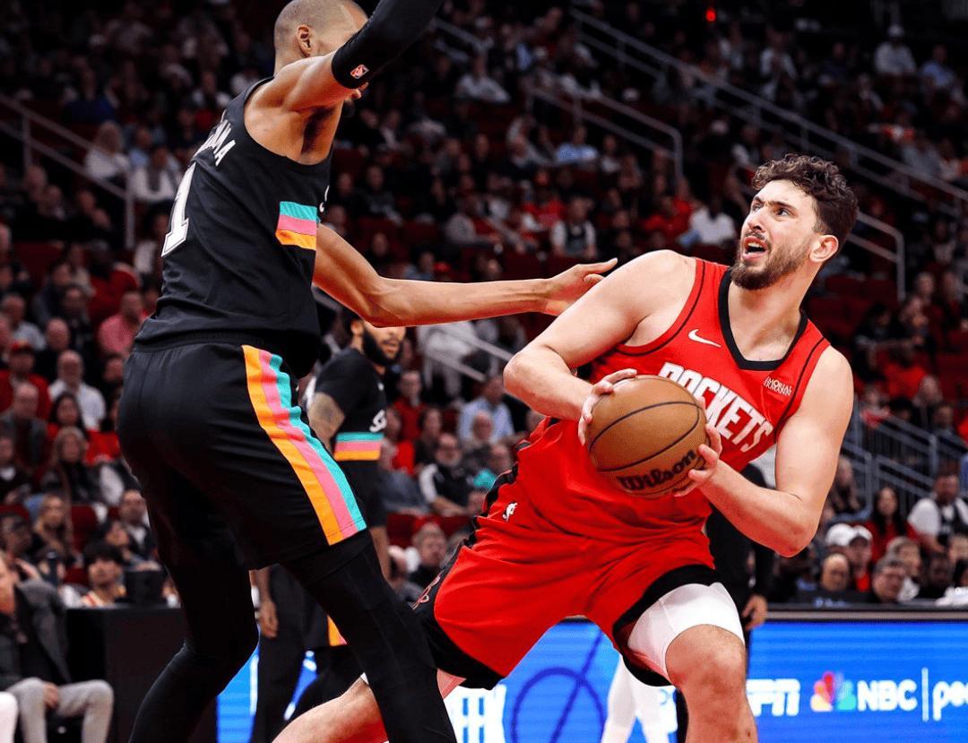 2026世界杯直播app下载-1年350万底薪!却打成球队老大!NBA最可怜的超巨,你该得到尊重