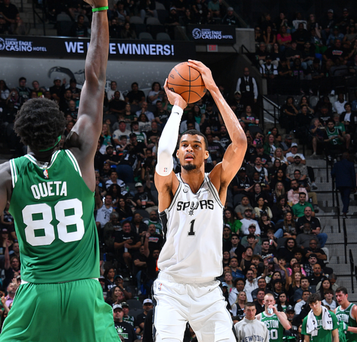 2026世界杯手机观看-西部排名又变了：湖人创NBA奇迹，快船收大礼，3队排名互换